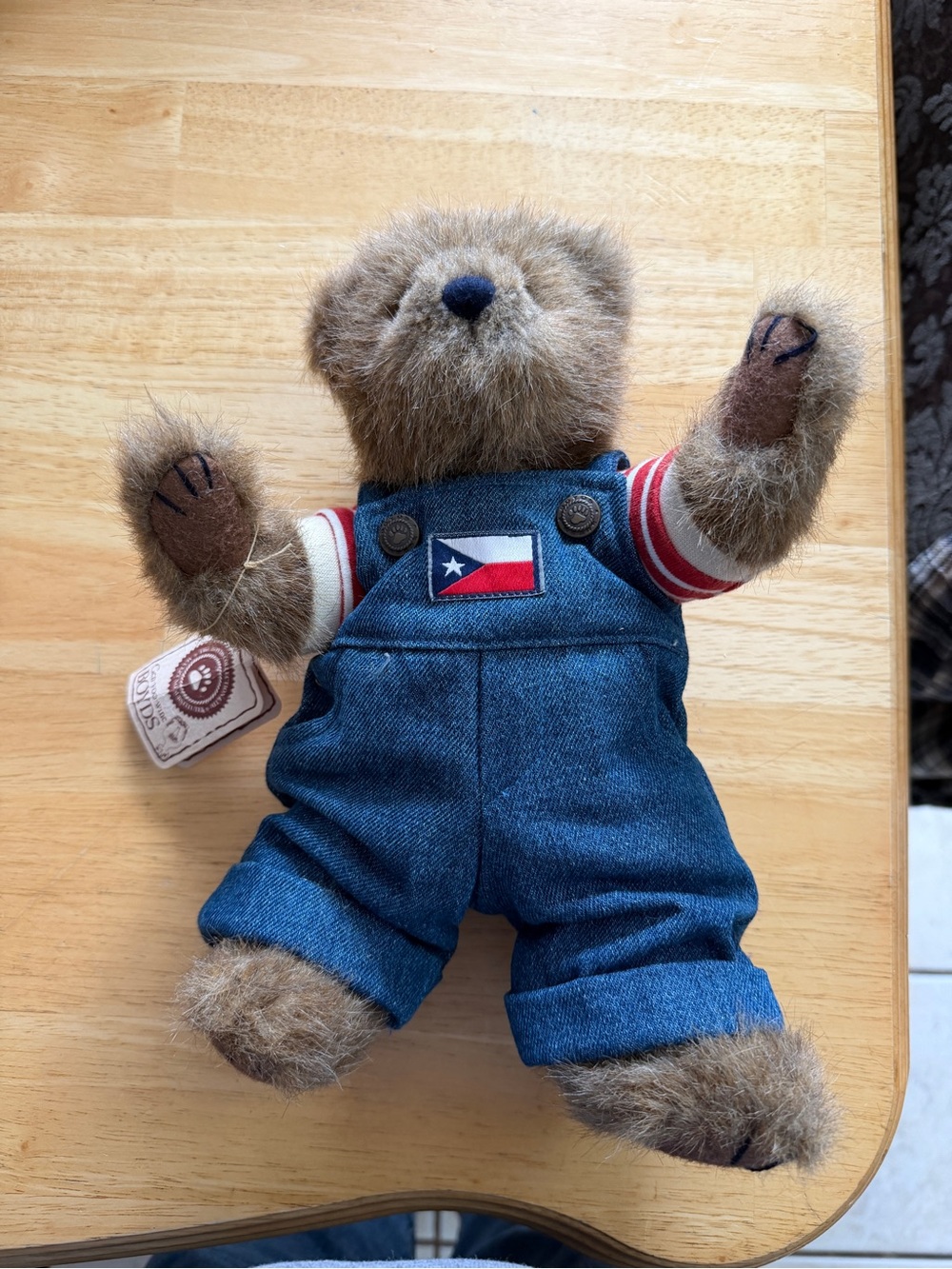 Boyds Bears Blue Denim Overalls with Flag Patch
Girl  bear like new with tag